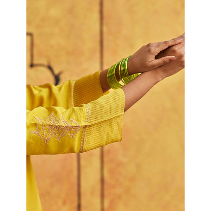 WeaverStory Yellow Pure Silk Tilla Hand Embroidered Kurta With Pants And Dupatta (Set of 3)