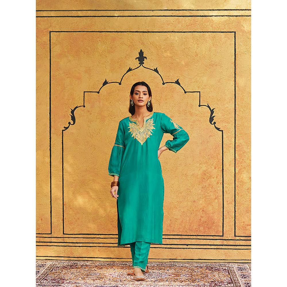 WeaverStory Green Pure Silk Tilla Hand Embroidered Kurta With Pants And Dupatta (Set of 3)