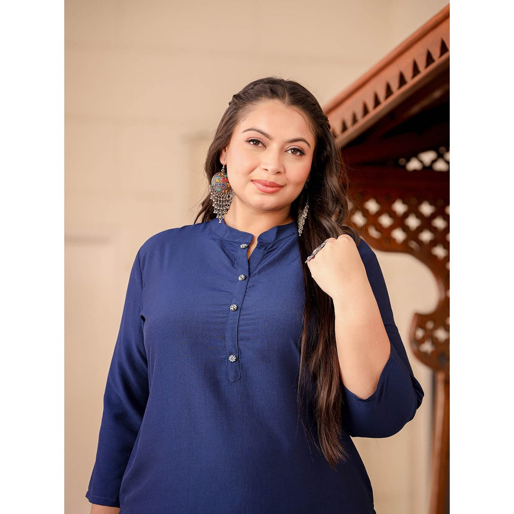 Yufta Women Navy Blue Silk Blend Solid Straight Kurta