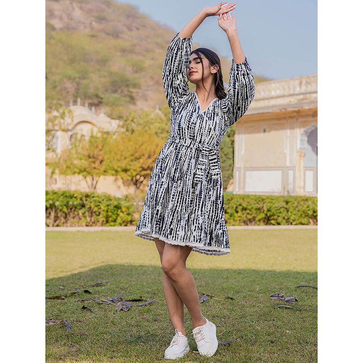 Yufta Black & White Pure Cotton Tie Dye Less Border Tassels Dress