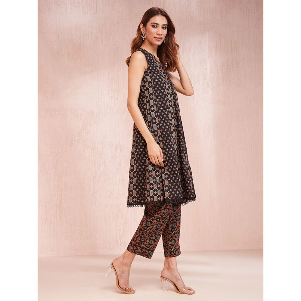 Yufta Black Ethnic Motifs Straight Angarkha Kurta & Pant (Set of 2)