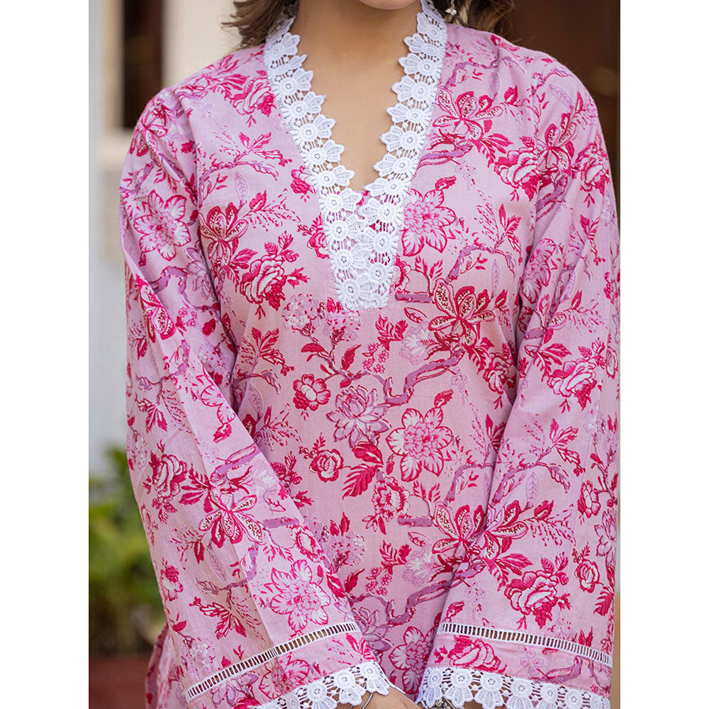 Yufta Pink Floral Print Pakistani Style Kurta Trouser & Dupatta (Set of 3)