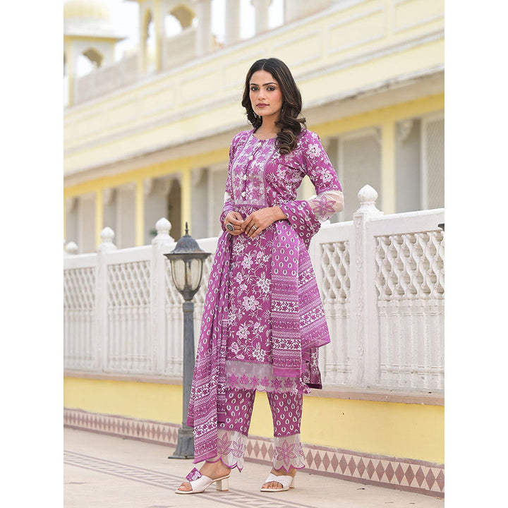 Yufta Lavender Floral Print Pakistani Kurta with Pant and Dupatta (Set of 3)