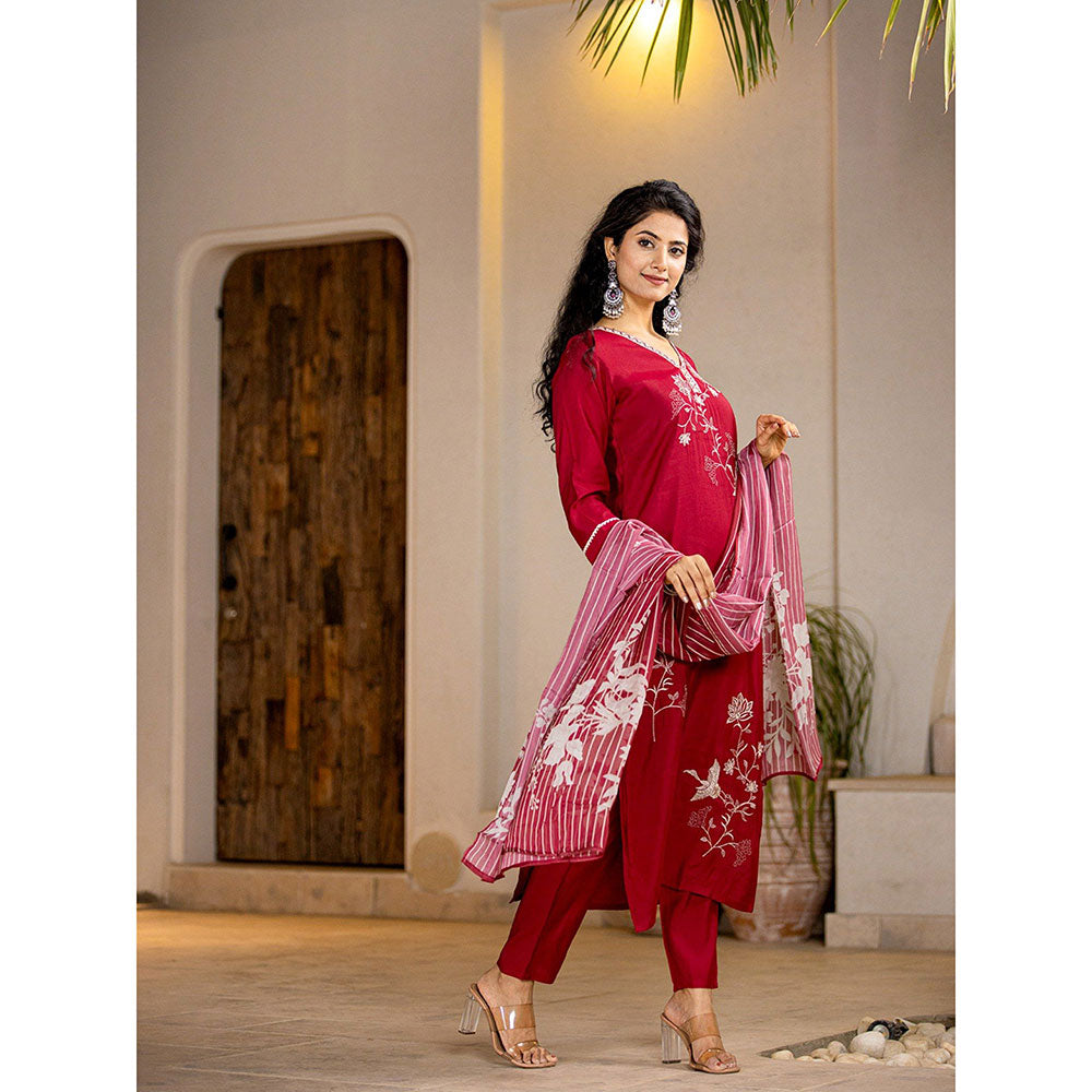 Yufta Red Embroidered Silk Blend Straight Kurta With Pant & Dupatta (Set of 3)