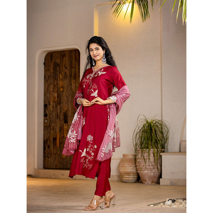 Yufta Red Embroidered Silk Blend Straight Kurta With Pant & Dupatta (Set of 3)