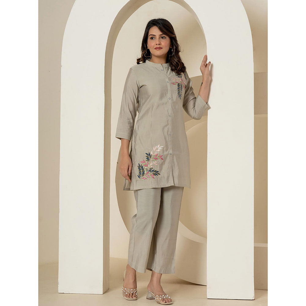 Yufta Grey Embroidered Kurta and Pant (Set of 2)