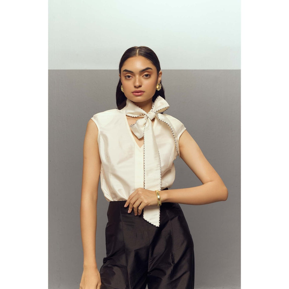 Zaitra White Bow Top