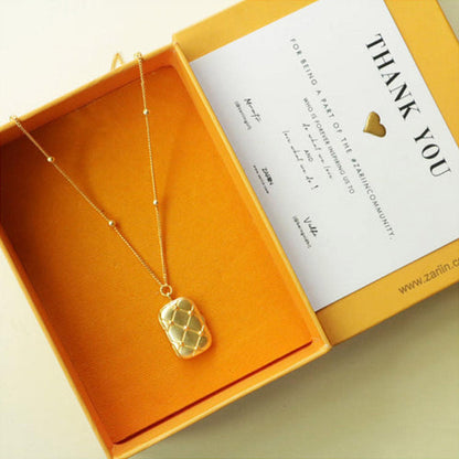 ZARIIN Feels Like Love Photo Pendant Necklace