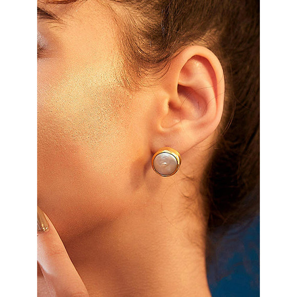 ZARIIN The Spirited Gold Stud Earrings With Pearl