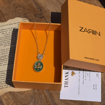 ZARIIN Vintage Queen Green Onyx Pendant Necklace
