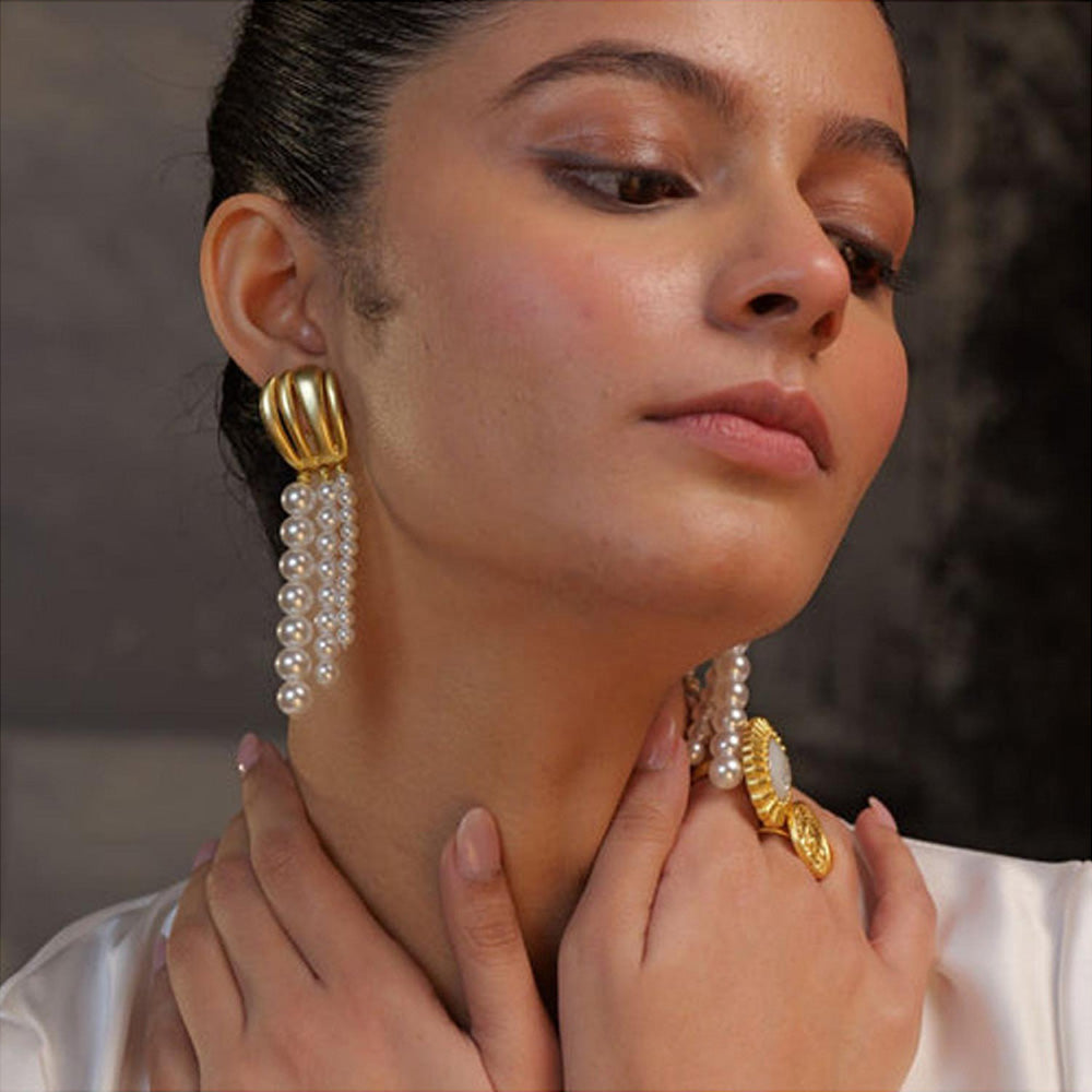 ZARIIN Scent Of The Sea Pearl Earrings