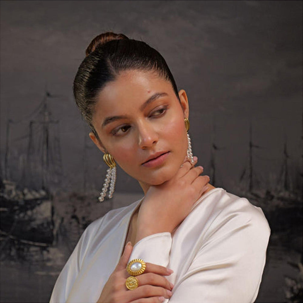 ZARIIN Scent Of The Sea Pearl Earrings