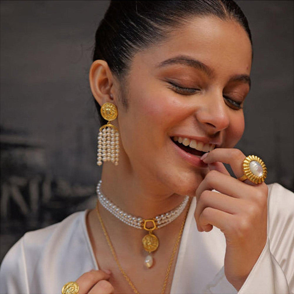 ZARIIN Grit And Grace Pearl Earrings