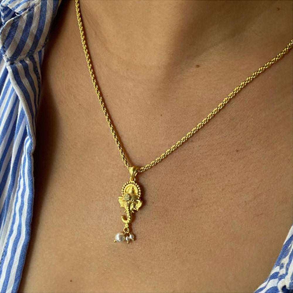 ZARIIN Divine Face Ganesh Pendant Necklace With Pearls And Cubic Zircons