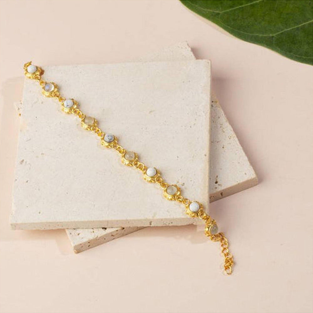 ZARIIN Howlite And Moonstone Bracelet