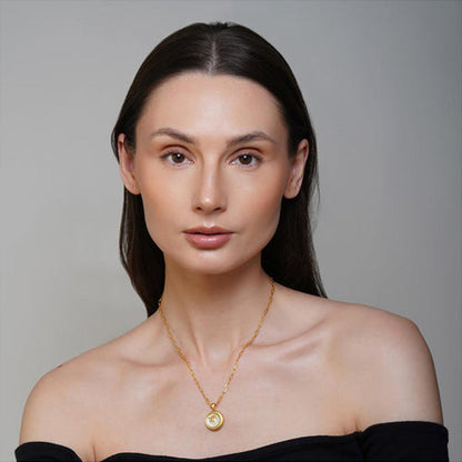 ZARIIN Ma Mother Necklace With Mother Of Pearl