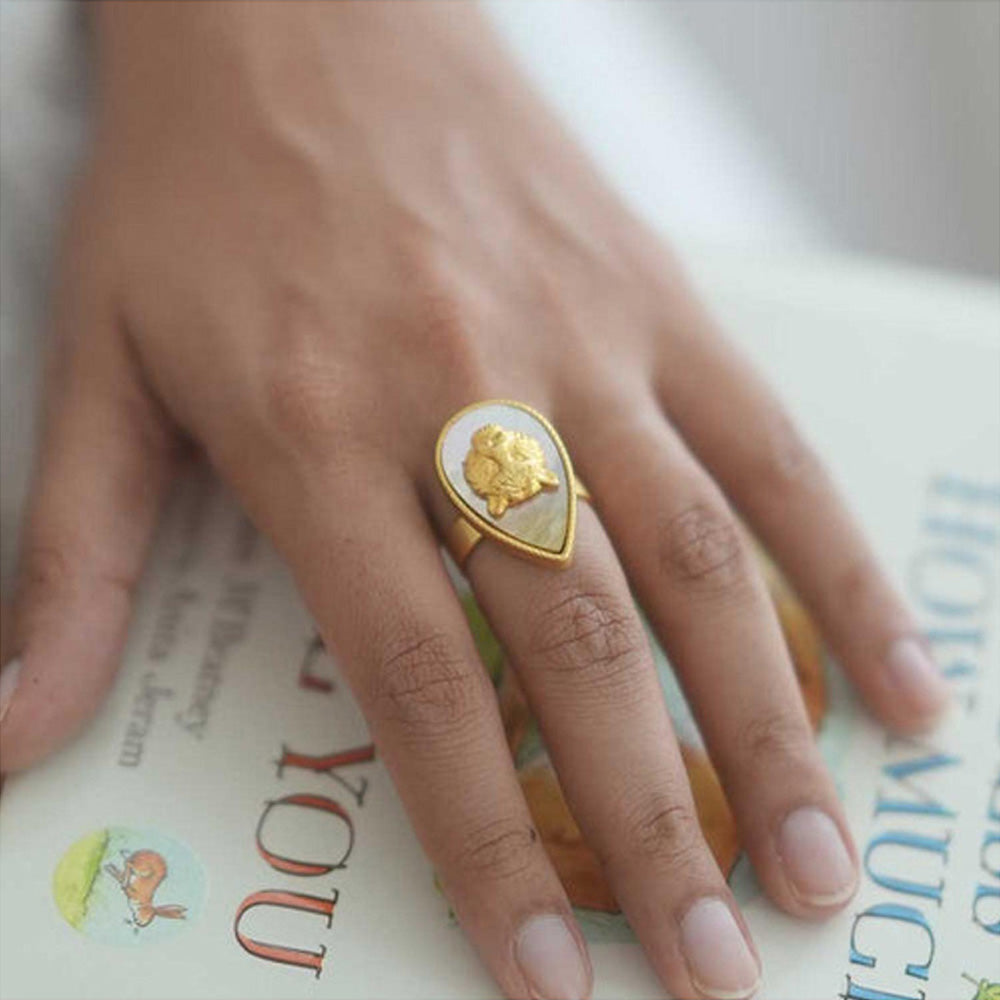 ZARIIN Tigris Charm - Tiger Ring With Mother Of Pearl