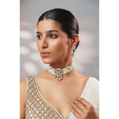 Zevar By Geeta Vrishti Green Kundan Choker with Pair Of Earrings