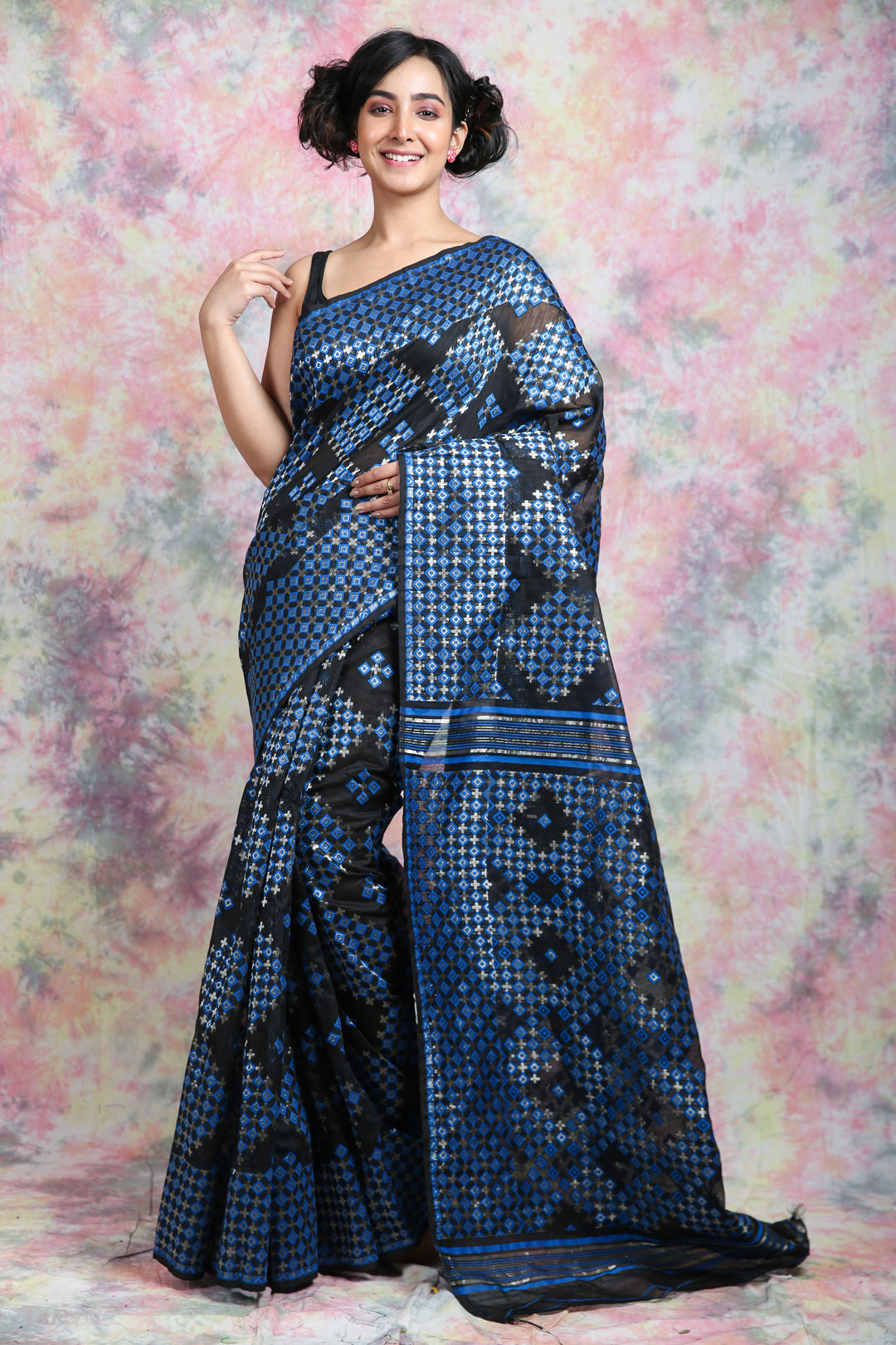 Geometrics Weaving Black Jamdani Saree freeshipping - Charukriti