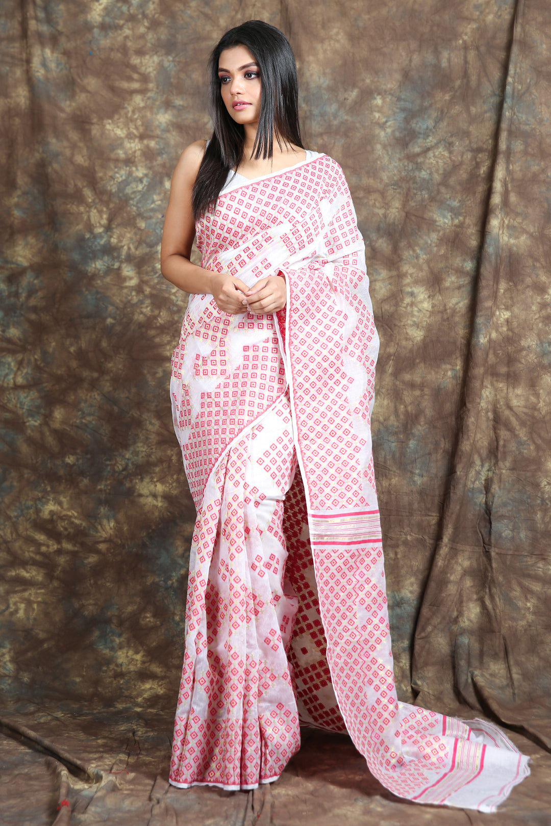 Geometrics Weaving White Jamdani Saree freeshipping - Charukriti