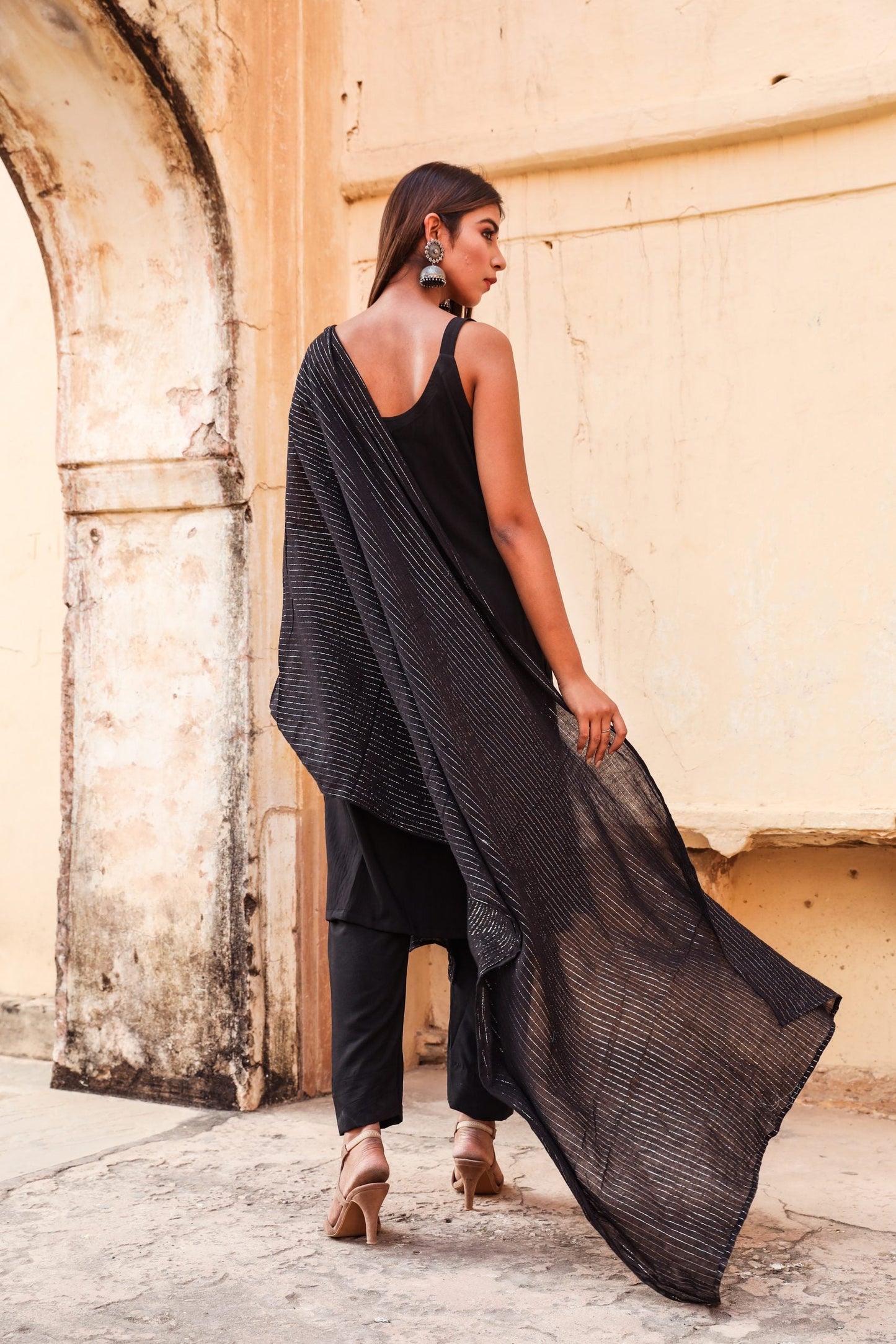 Noori Black Straight Set