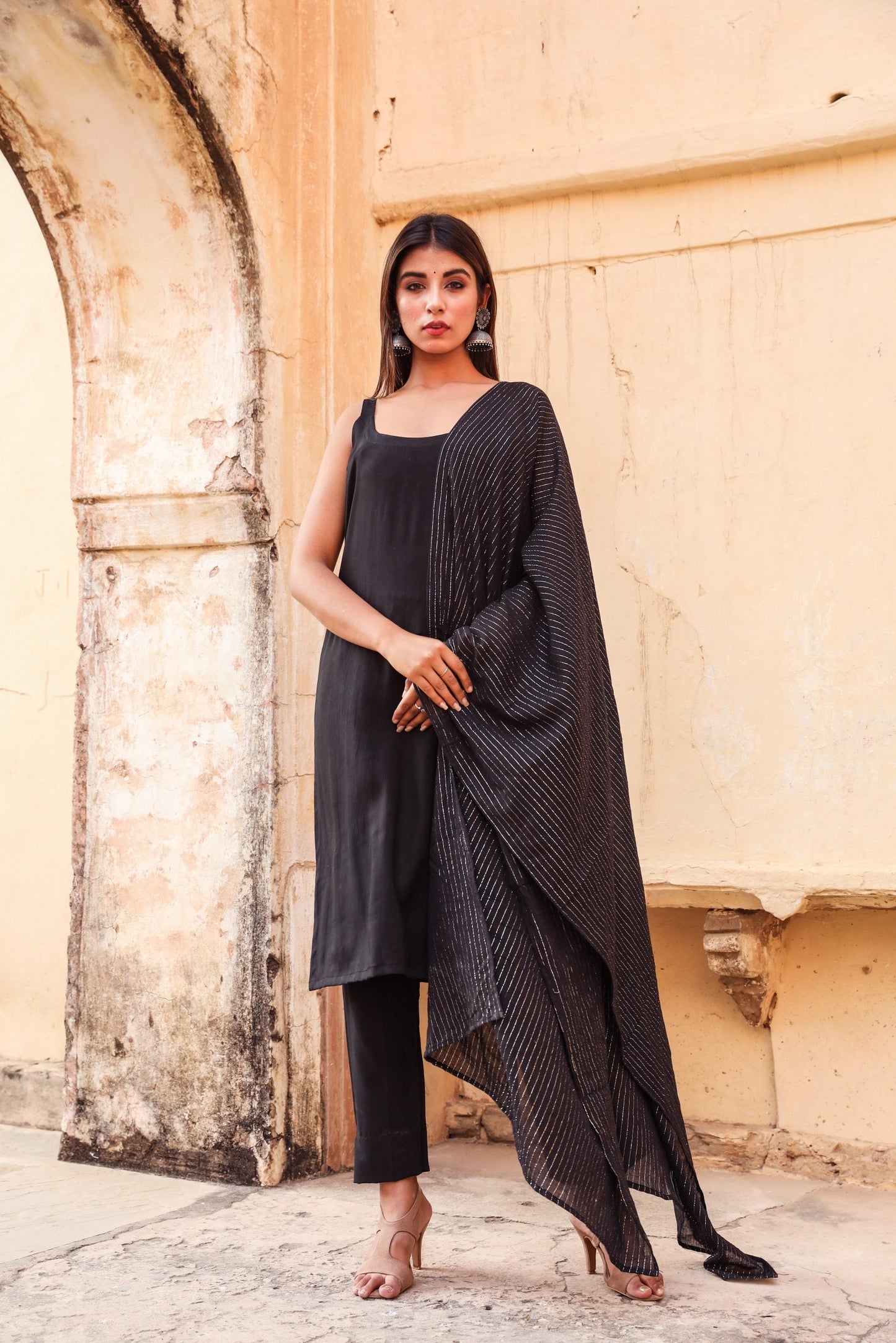 Noori Black Straight Set