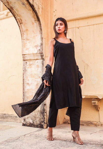 Noori Black Straight Set