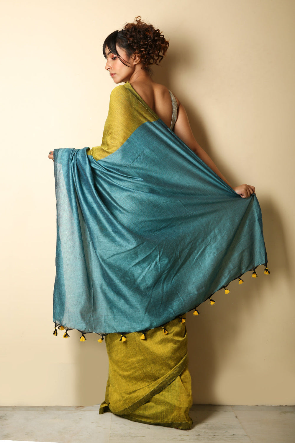 Olive Green Khadi Cotton Saree With Fountain Blue Pallu freeshipping - Charukriti