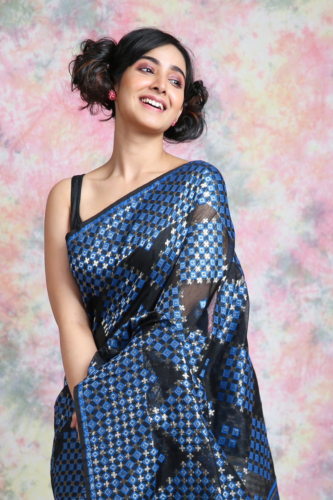 Geometrics Weaving Black Jamdani Saree freeshipping - Charukriti