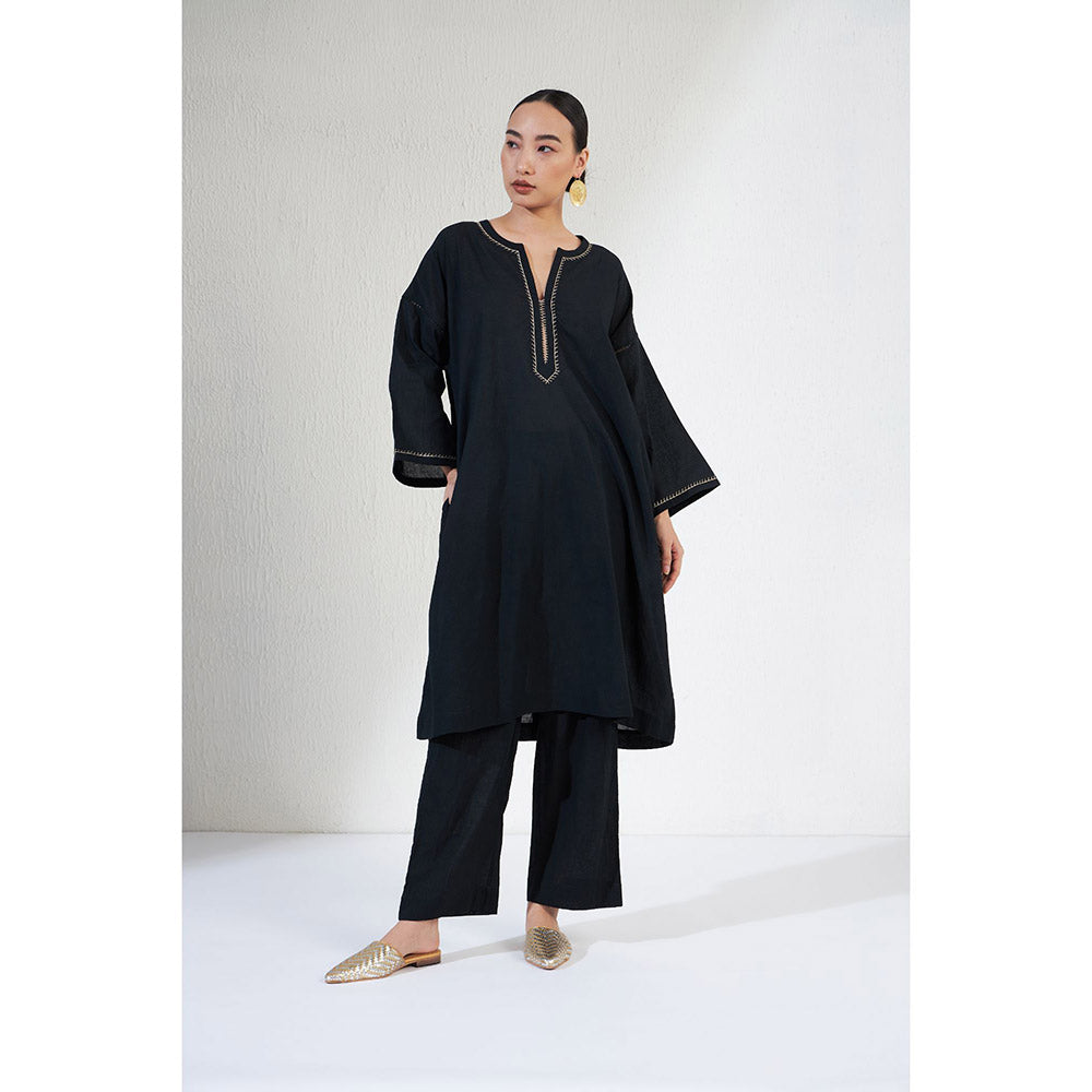 Aavidi By Dimple Naz Black Embroidered Co-ord (Set of 2)