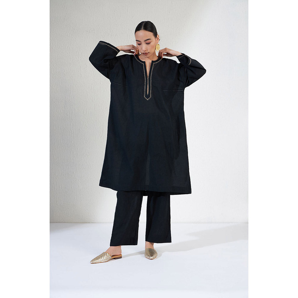 Aavidi By Dimple Naz Black Embroidered Co-ord (Set of 2)