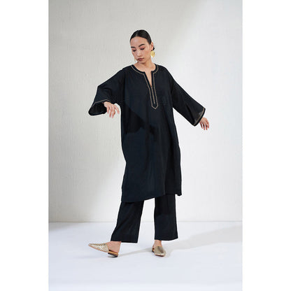 Aavidi By Dimple Naz Black Embroidered Co-ord (Set of 2)