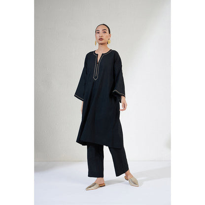 Aavidi By Dimple Naz Black Embroidered Co-ord (Set of 2)