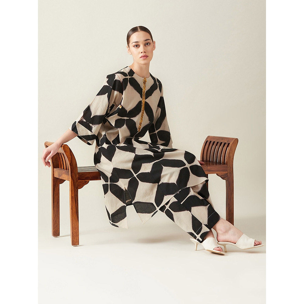 Aavidi By Dimple Black Clamp Printed Embroidered Co-Ord (Set of 2)