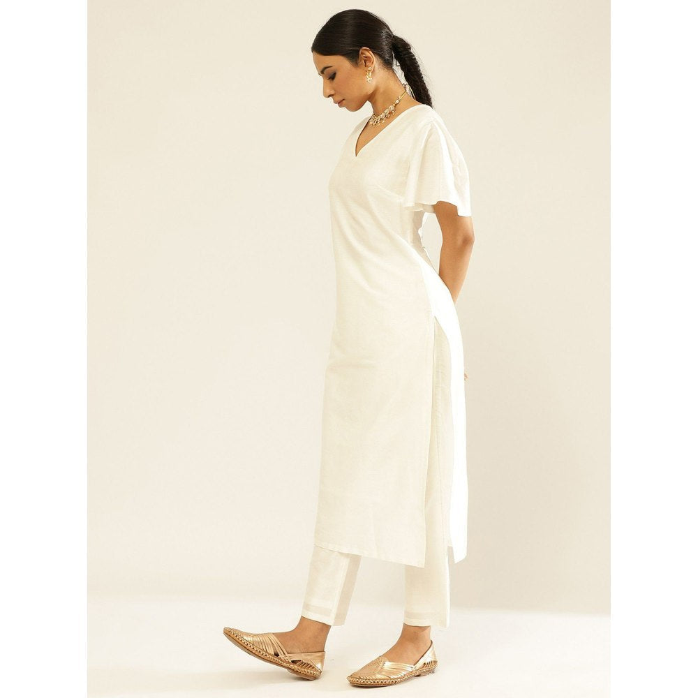 Abhishti Solid Color Straight Kurta Paired with Straight Pants White (Set of 2)