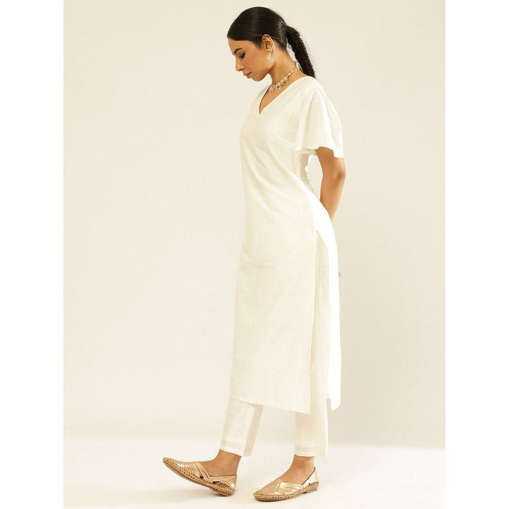 Abhishti Solid Color Straight Kurta Paired with Straight Pants White (Set of 2)