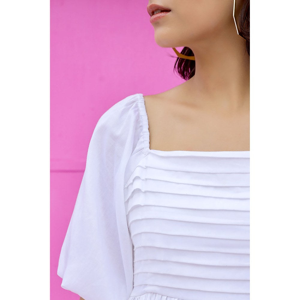 AlterEGO Promilla Pleated Plans White Midi Dress