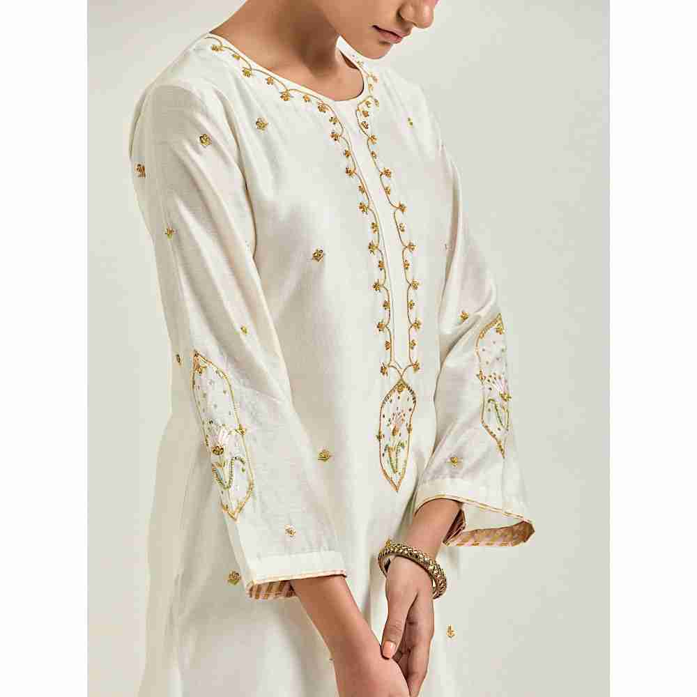 Anantaa by Roohi Trehan Off White Hand Embroidered Silk Chanderi Kurta with Gota