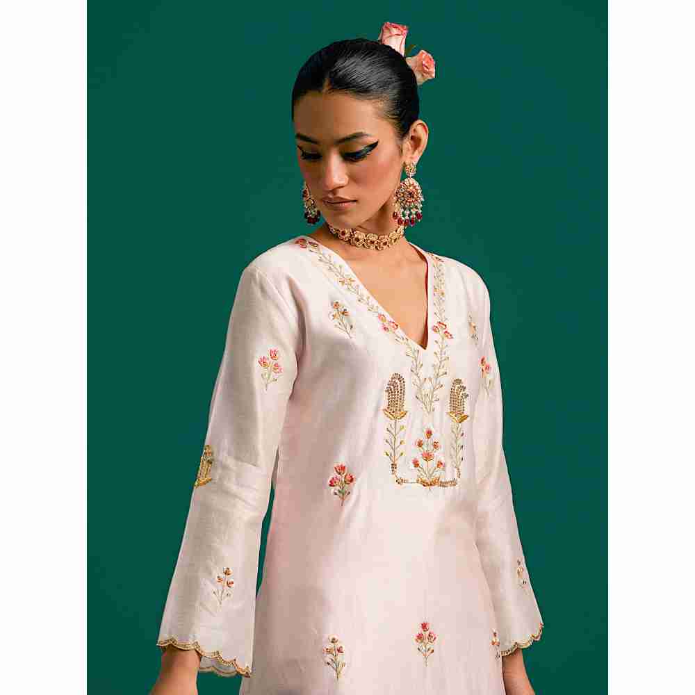 Anantaa By Roohi Trehan Pink V Neck Hand Embroidered Thread Work Silk Chanderi Kurta