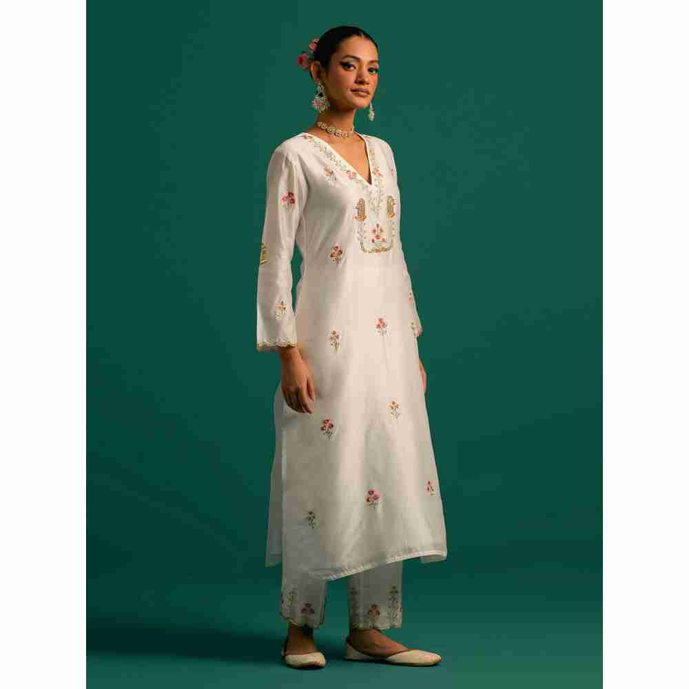 Anantaa By Roohi Trehan Off White V Neck Hand Embroidered Thread Work Silk Chanderi Kurta