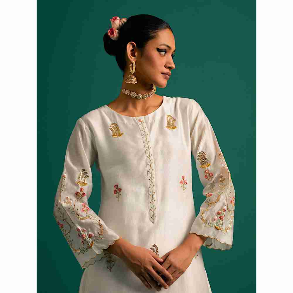 Anantaa By Roohi Trehan Off White Hand Embroidered Thread Work Silk Chanderi Kurta