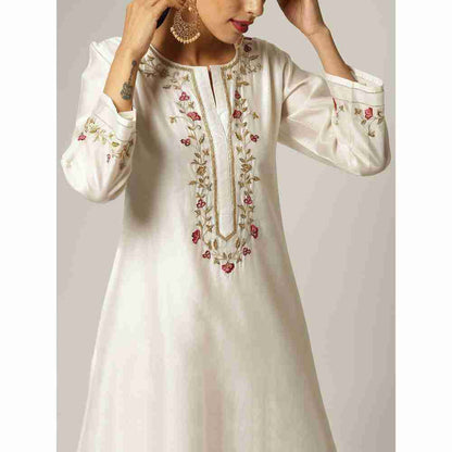 Anantaa Hand Embroidery Off White Silk Chanderi Kurta