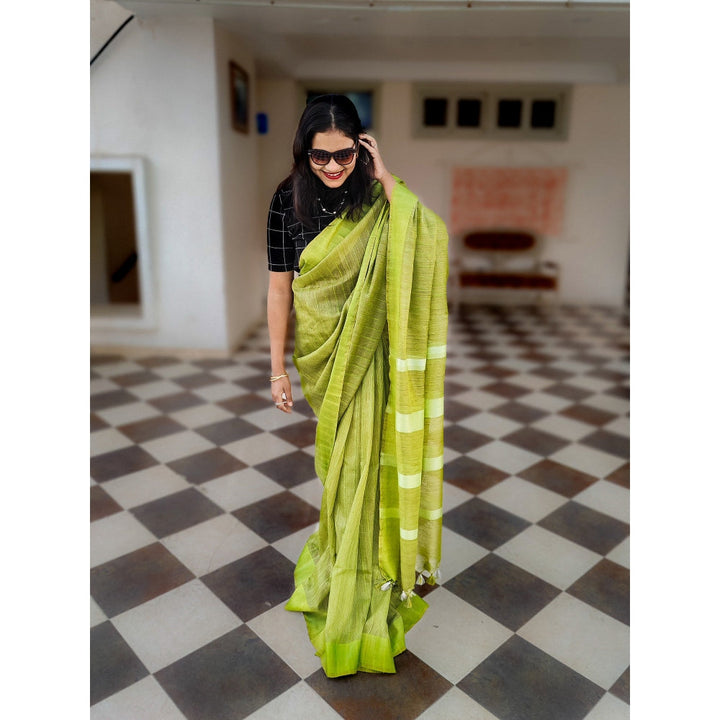 Apaapi Threads Of Glory Green Kota Saree With Unstitched Blouse By Apaapi