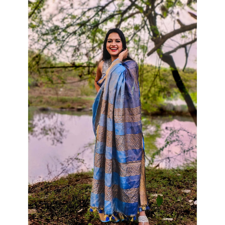 Apaapi Threads Of Glory Dual Shaded Blue Woven Zari Linen Saree With Unstitched Blouse