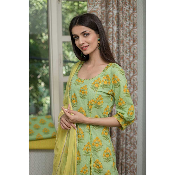 ArtiZen Weaves Spring Green And Chrome Yellow Premium Cotton Suit With Net Dupatta (Set of 3)