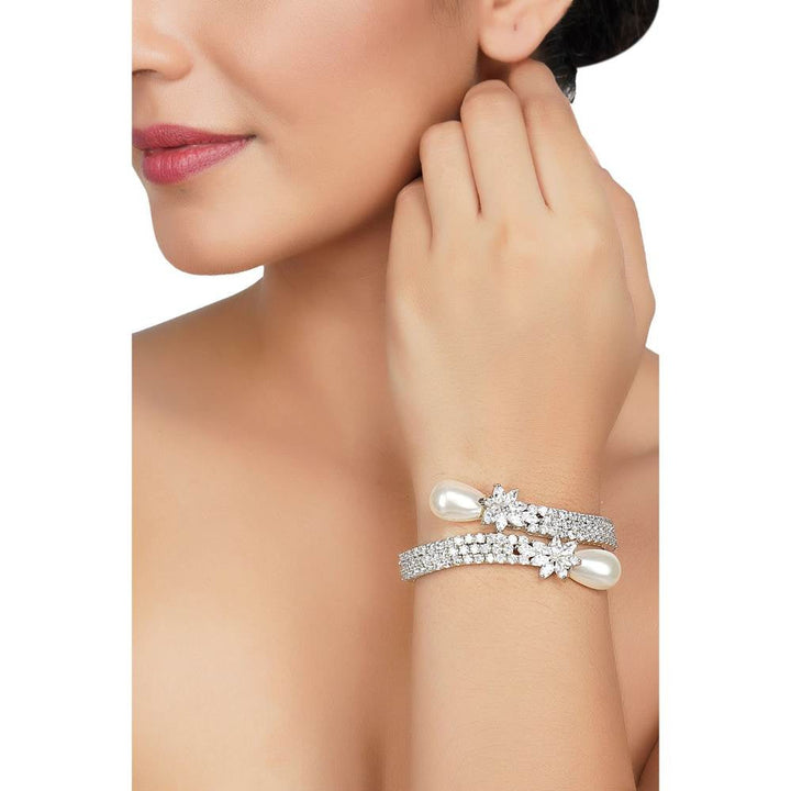 Auraa Trends Zircon Rhodium Finish Stunning Bracelet For Women with Big White Pearl