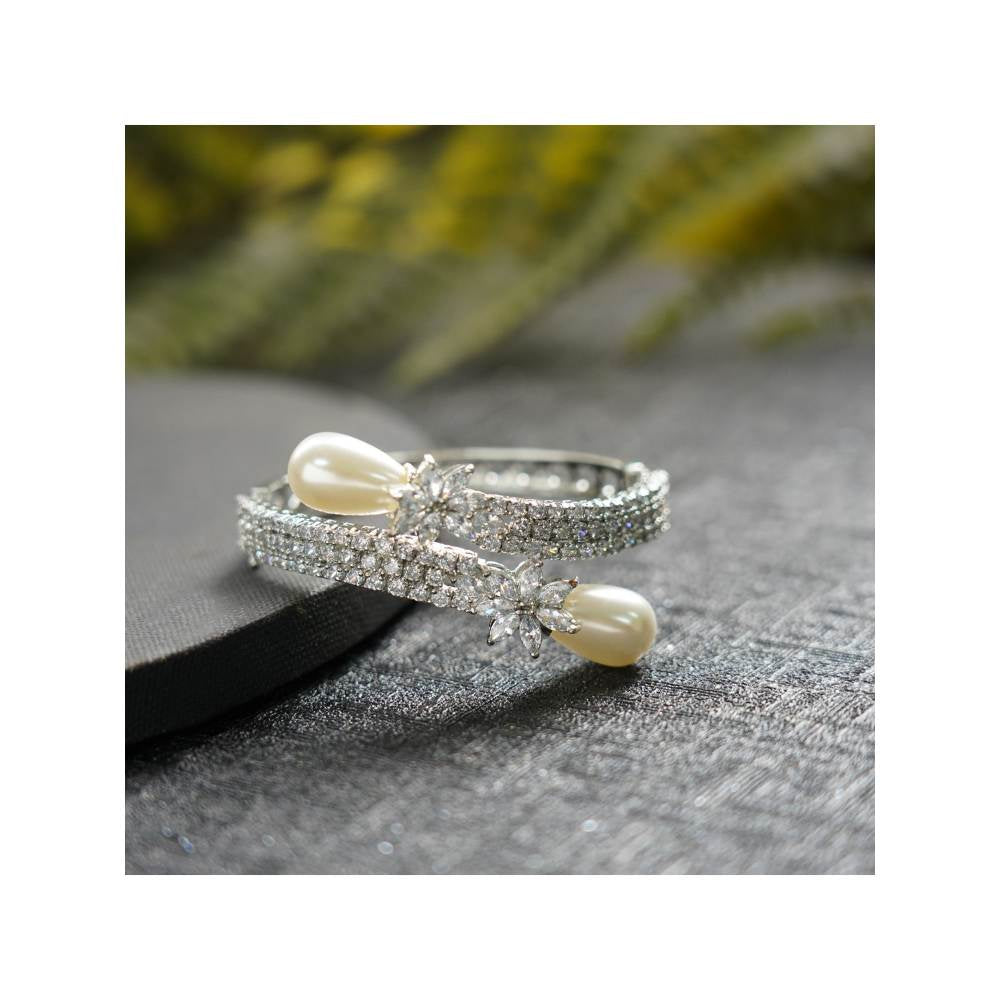 Auraa Trends Zircon Rhodium Finish Stunning Bracelet For Women with Big White Pearl