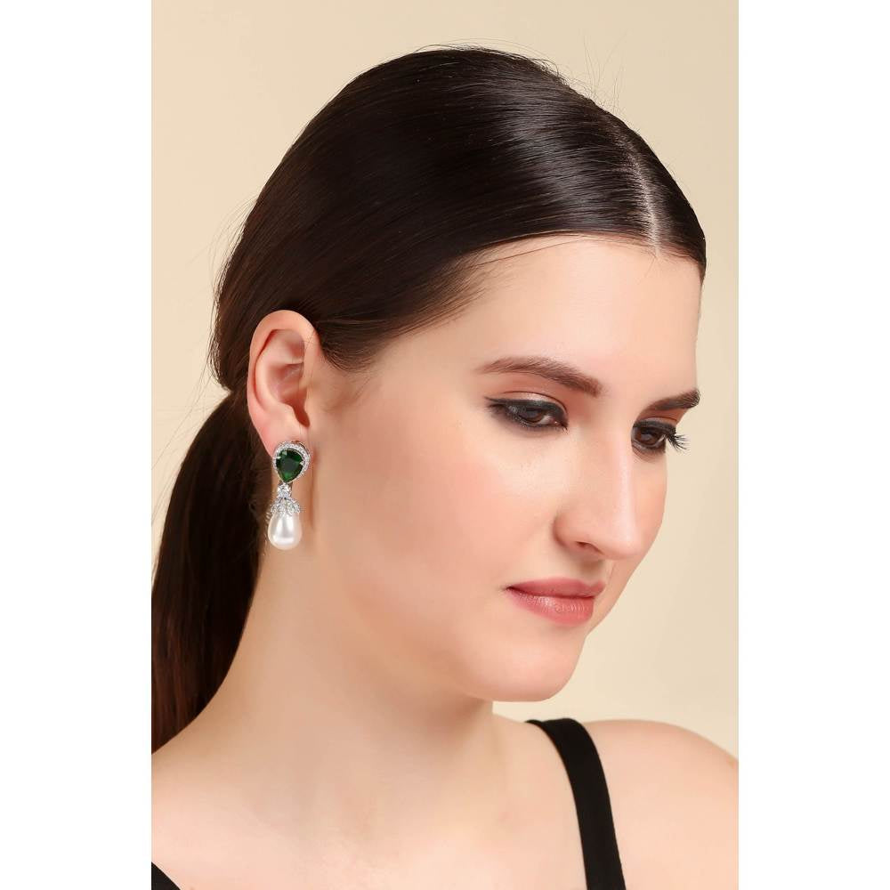 Auraa Trends Zircon Green and Pearl Light Weight Earring