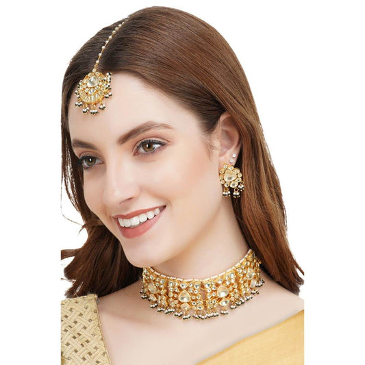 Auraa Trends Kundan Bridal Choker Necklace Set with Mangtika