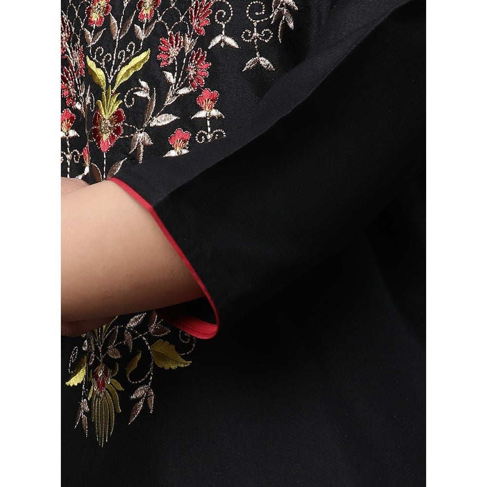 Aurelia Women Black Embroidered Three Fourth Sleeves Round Neck Kurta